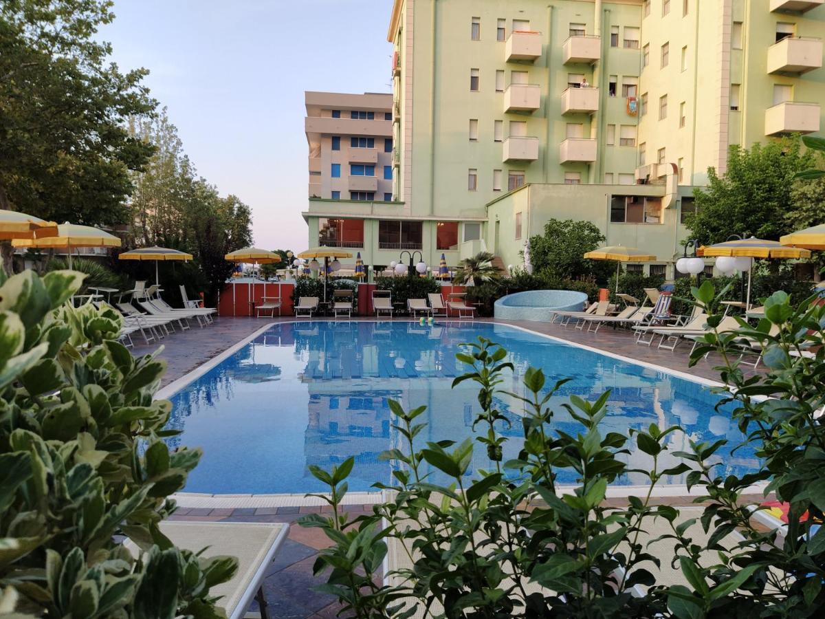 Hotel Prestigio 切塞纳蒂科 外观 照片