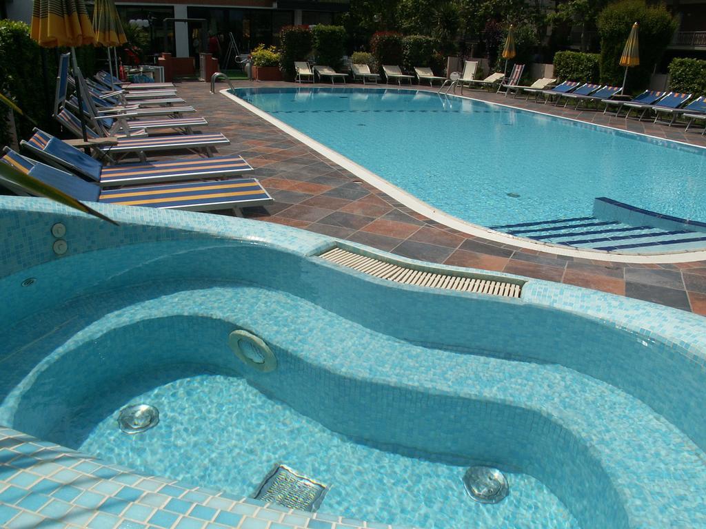 Hotel Prestigio 切塞纳蒂科 外观 照片