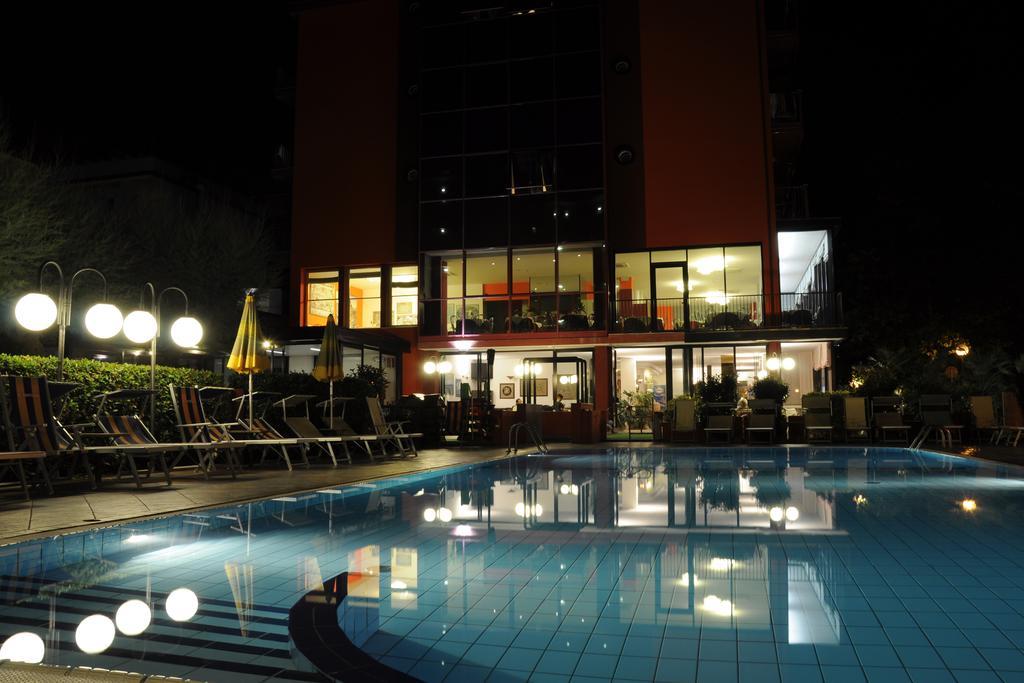 Hotel Prestigio 切塞纳蒂科 外观 照片